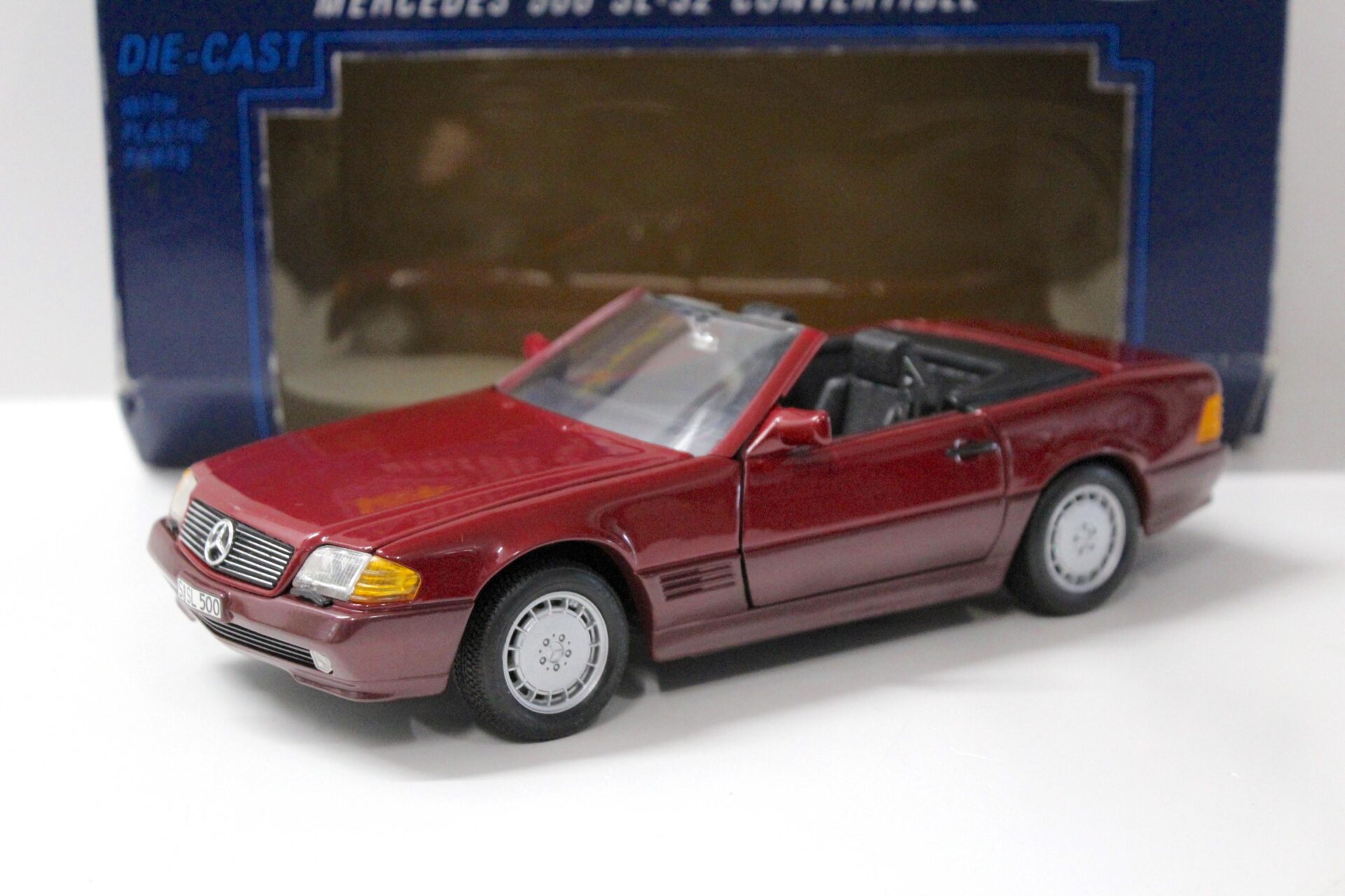 1:18 Revell Mercedes 500 SL R129 Convertible dark red with Top
