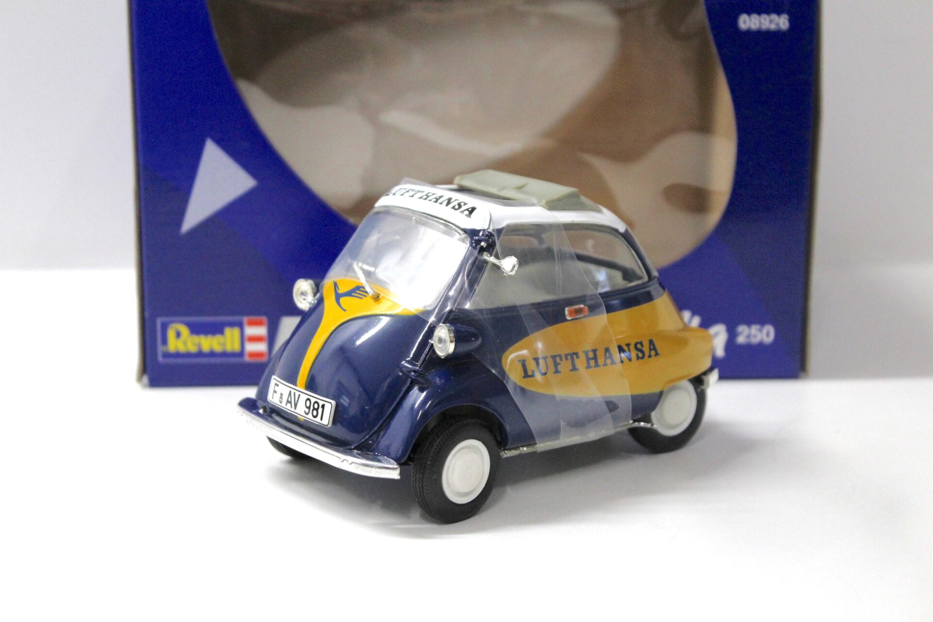 1:18 Revell BMW Isetta 250 "Lufthansa" blue/ yellow