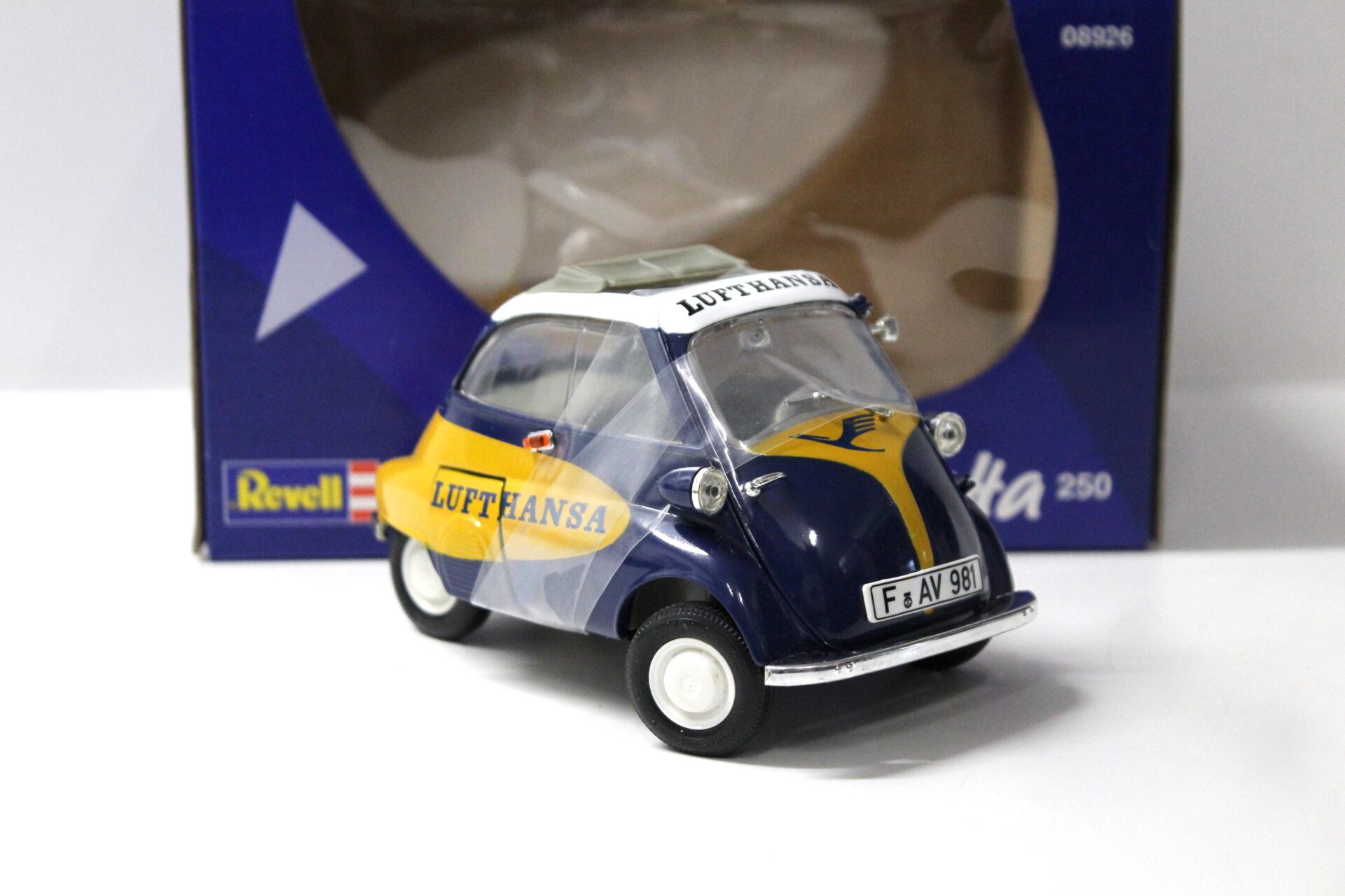 1:18 Revell BMW Isetta 250 "Lufthansa" blue/ yellow