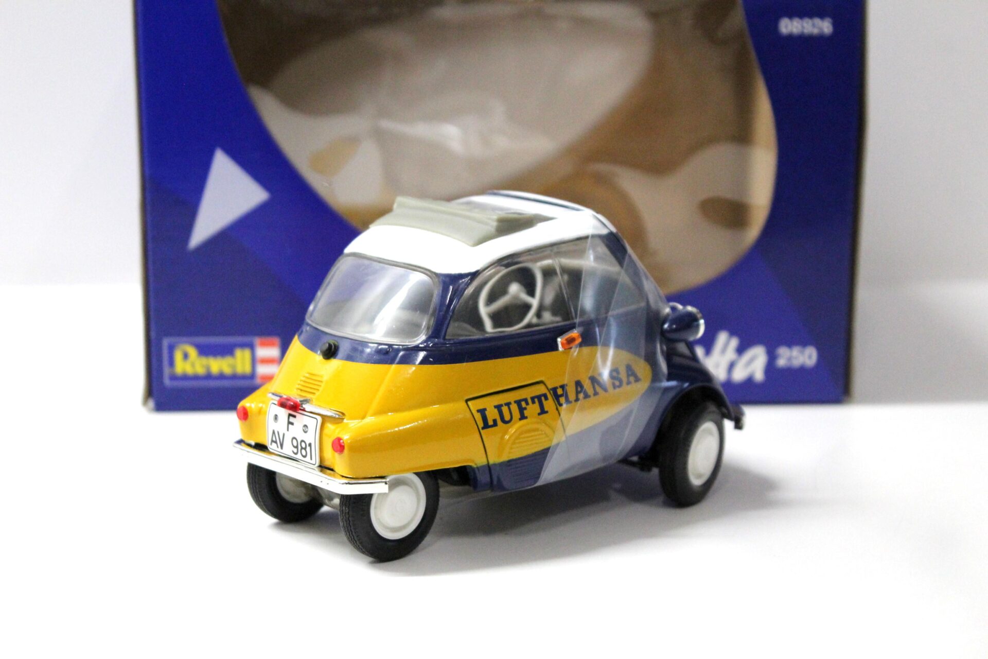 1:18 Revell BMW Isetta 250 "Lufthansa" blue/ yellow