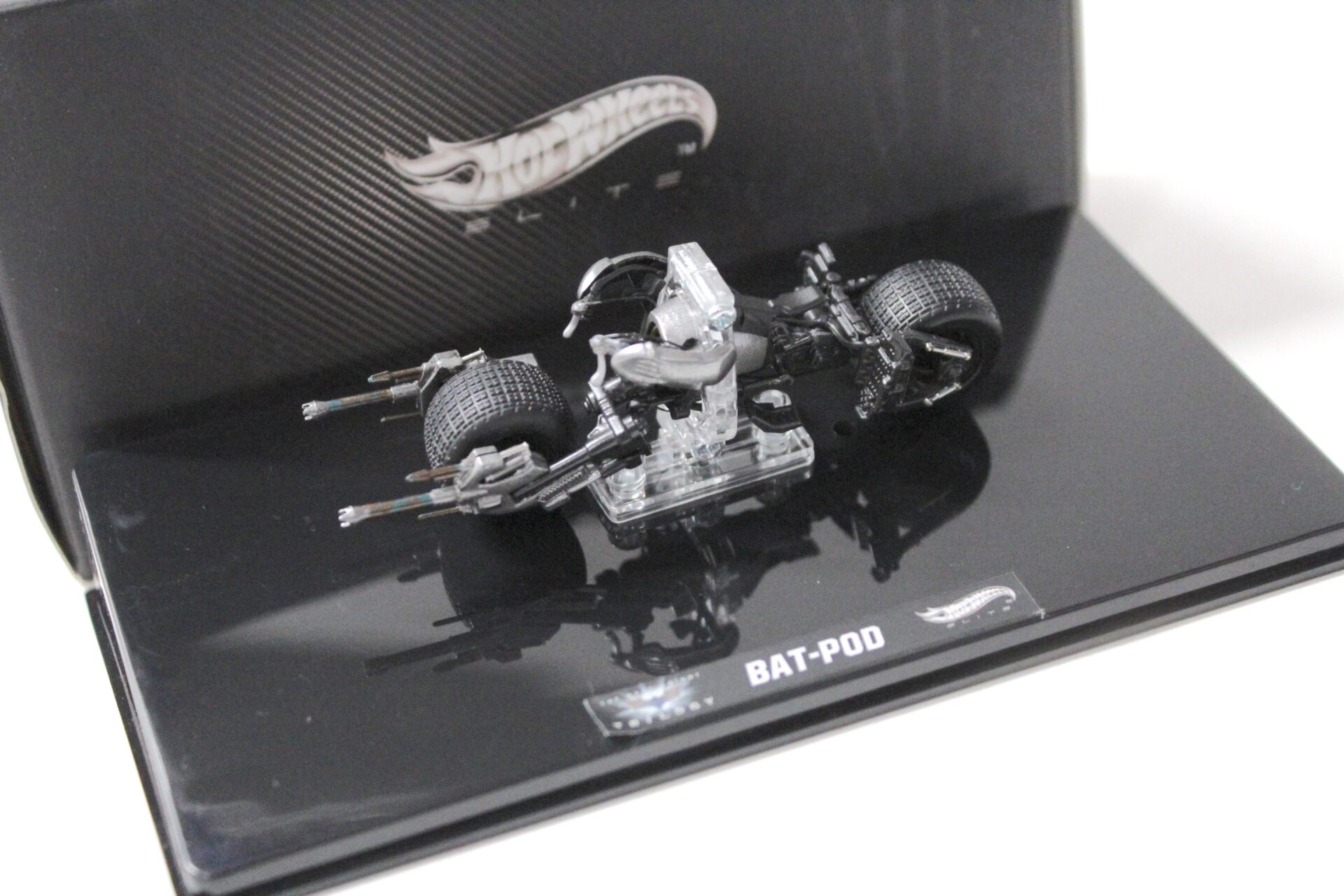 1:43 Hot Wheels Elite Motorcycle Batman BAT-POD Dark Knight Trilogy