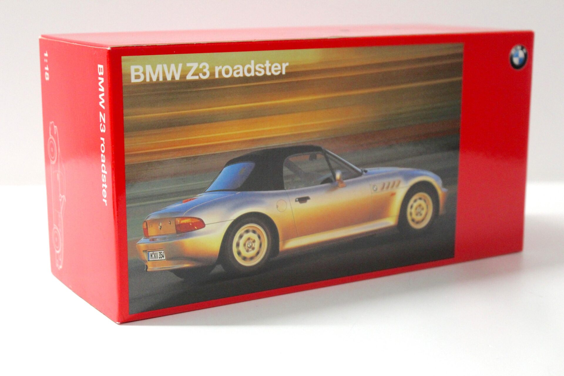 1:18 UT Models BMW Z3 Roadster silver with Softtop DEALER VERSION
