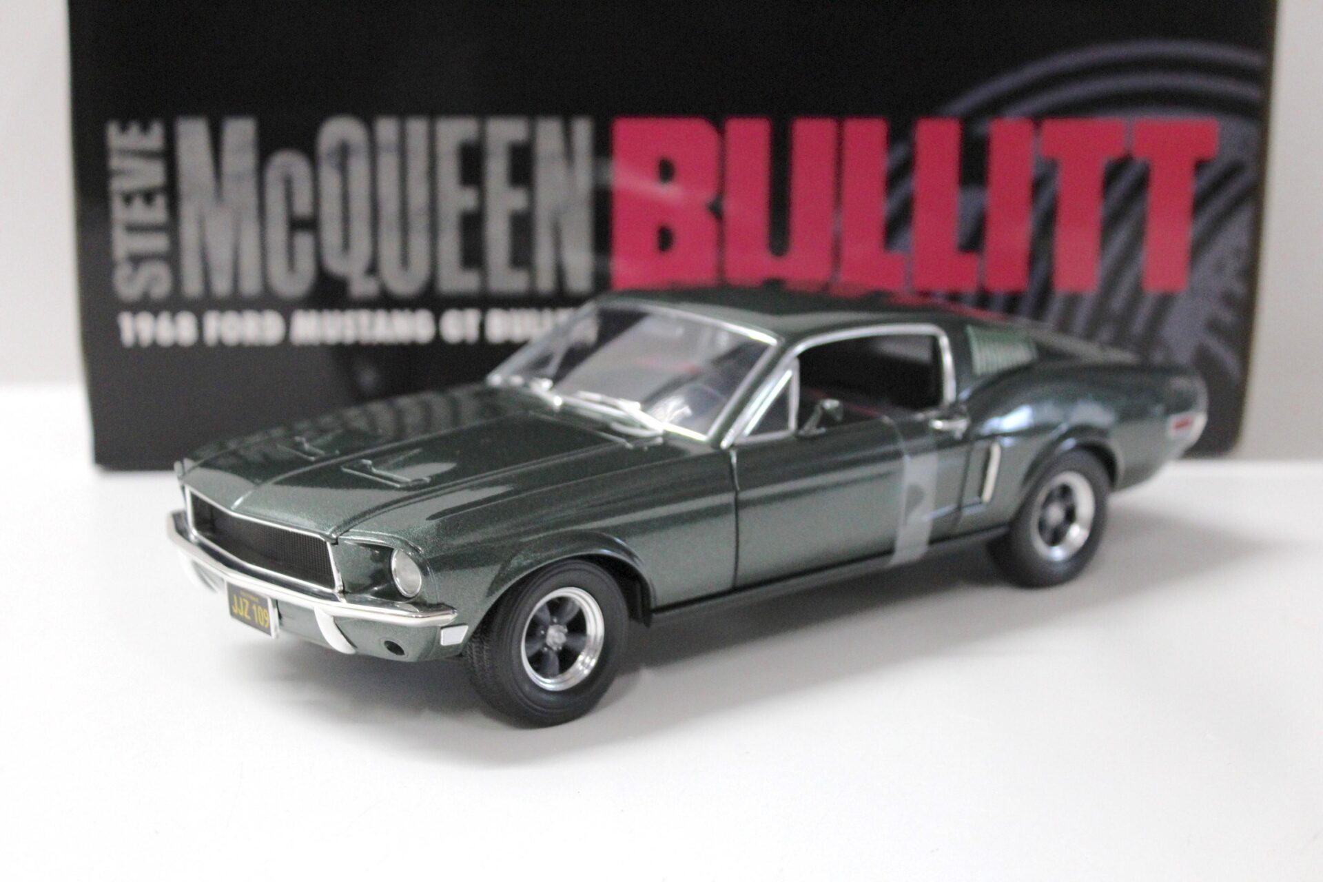 1:18 Greenlight 1968 Ford Mustang GT BULLITT Steve McQueen dark green