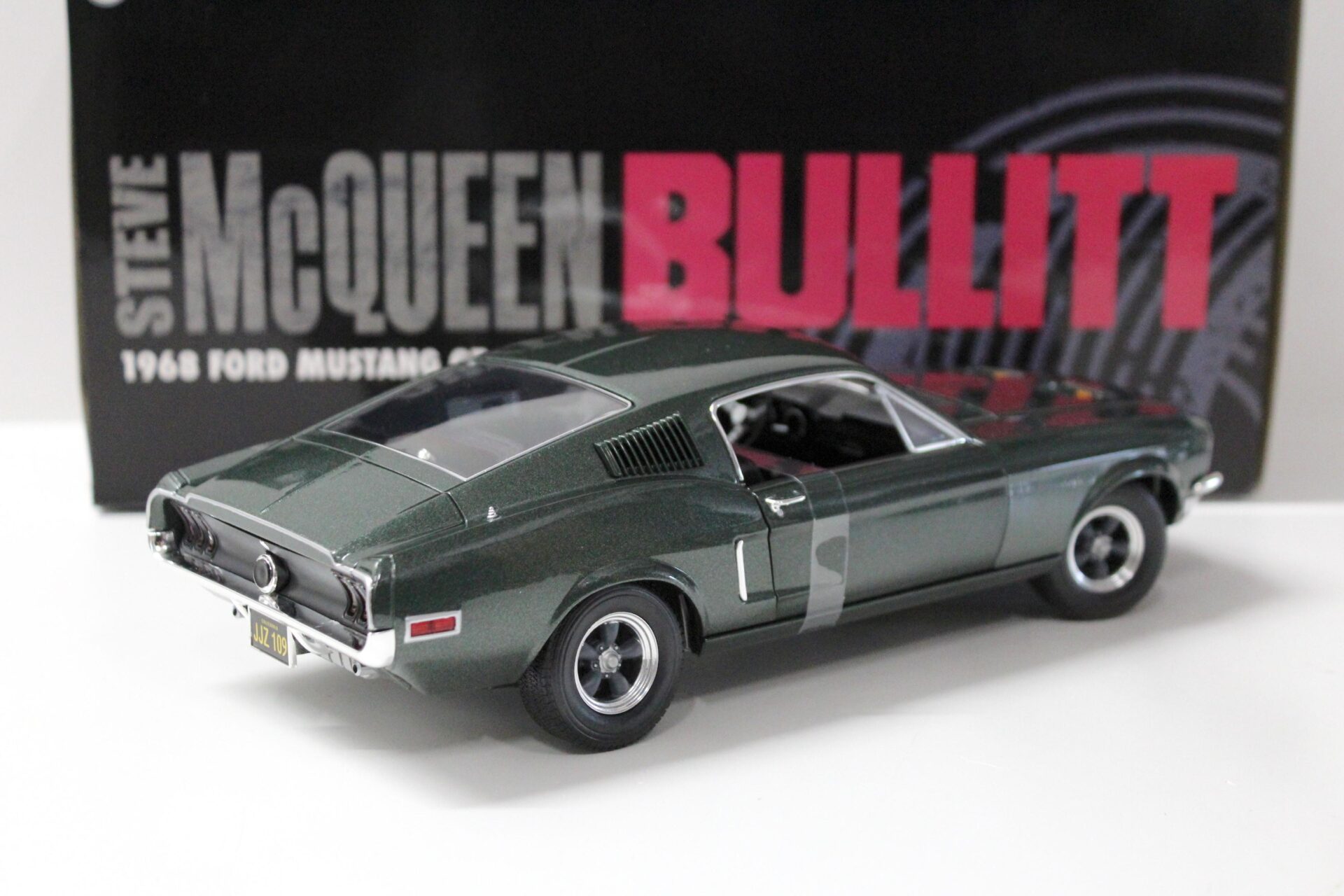 1:18 Greenlight 1968 Ford Mustang GT BULLITT Steve McQueen dark green