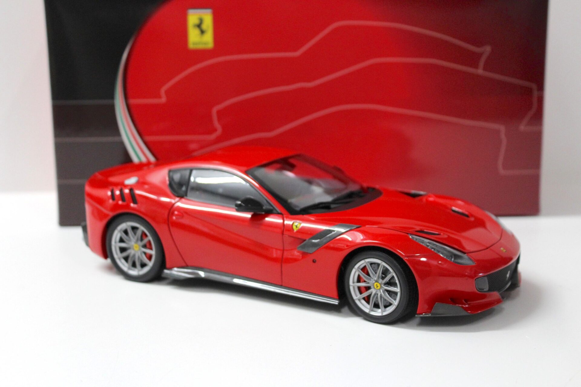 1:18 BBR Ferrari F12 TDF 2016 Rosso Corsa 322 FULL OPENING