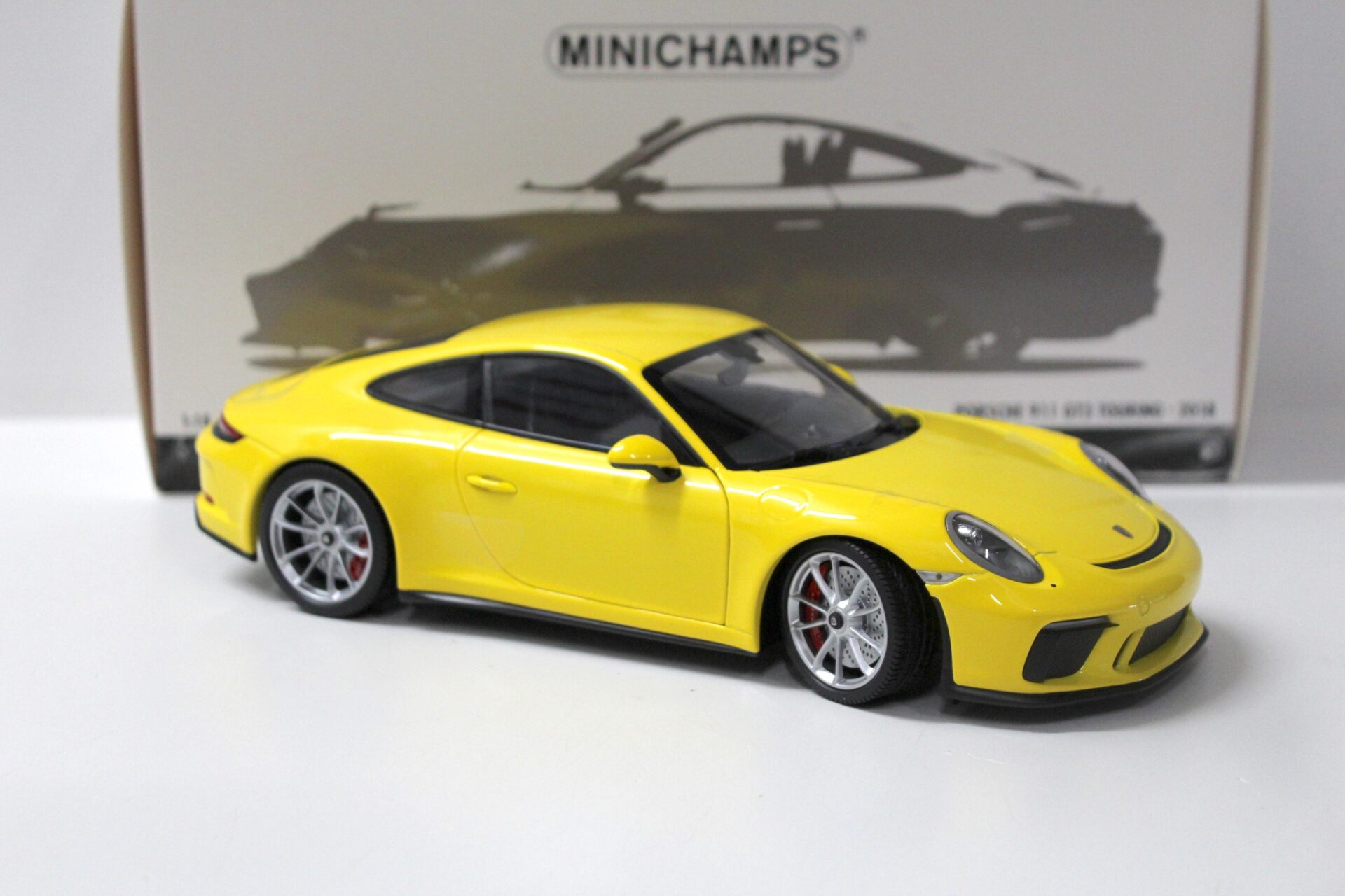 1:18 Minichamps Porsche 911 (991) GT3 Touring 2018 yellow