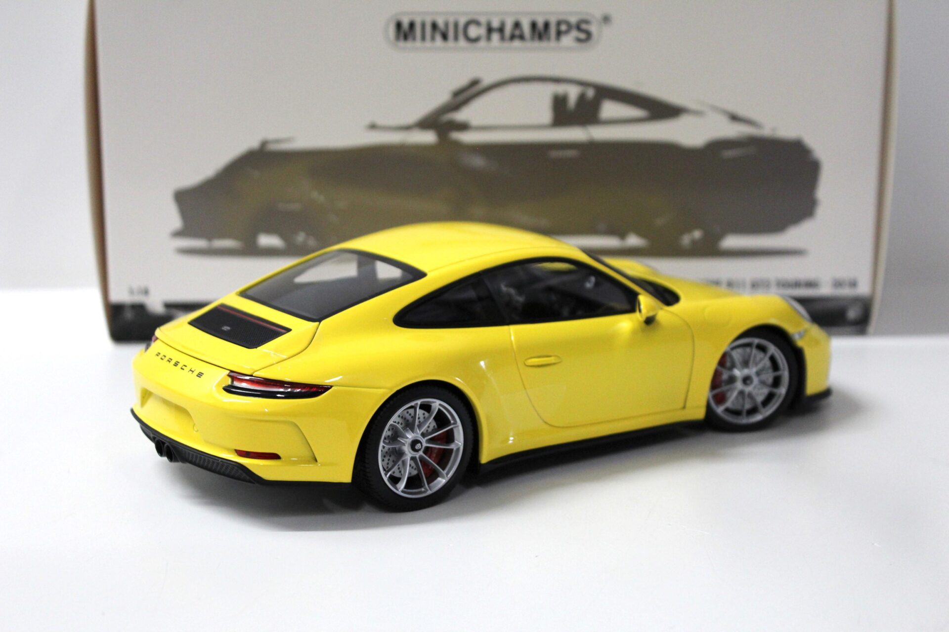 1:18 Minichamps Porsche 911 (991) GT3 Touring 2018 yellow