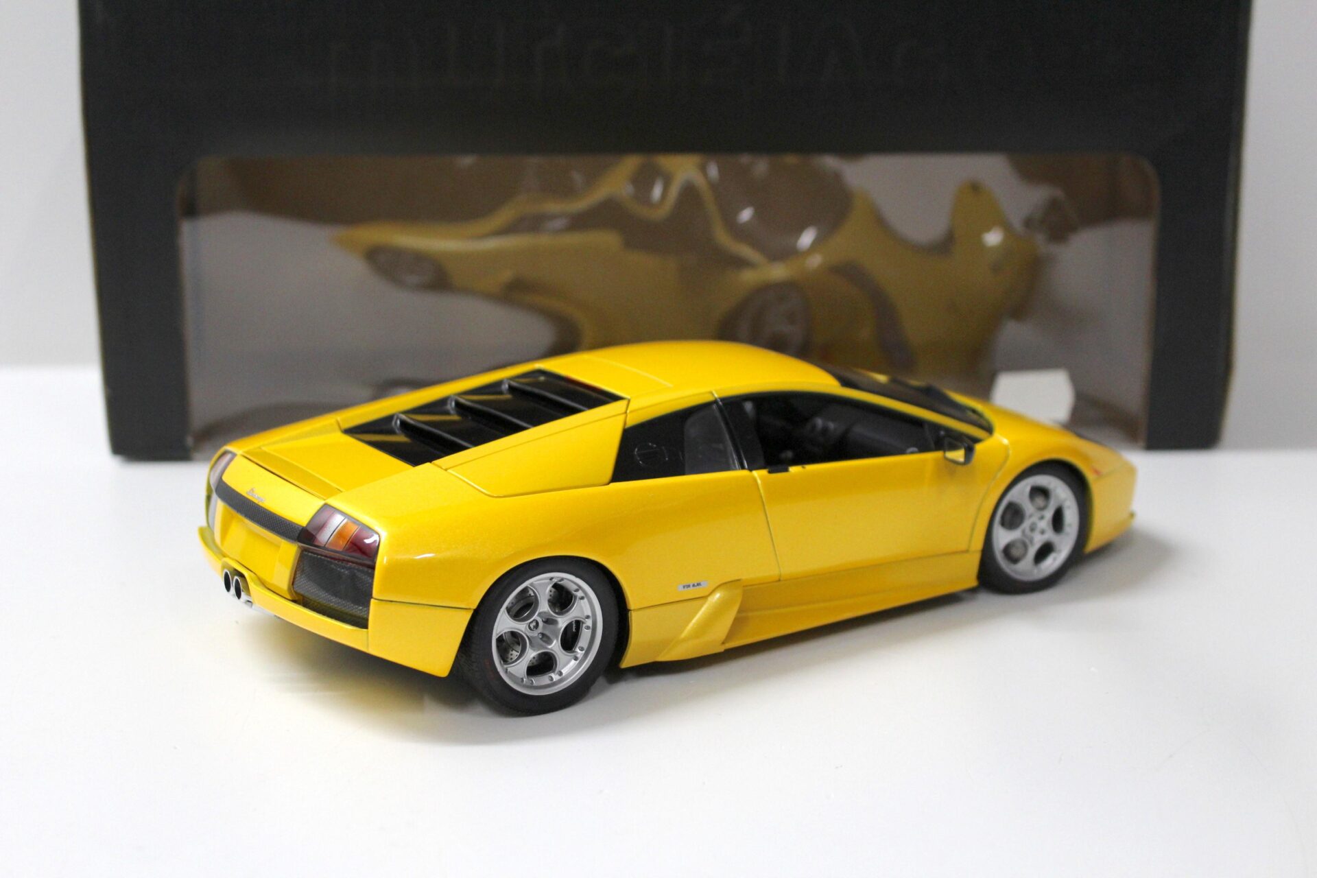 1:18 AUTOart Lamborghini Murcielago Coupe metallic yellow