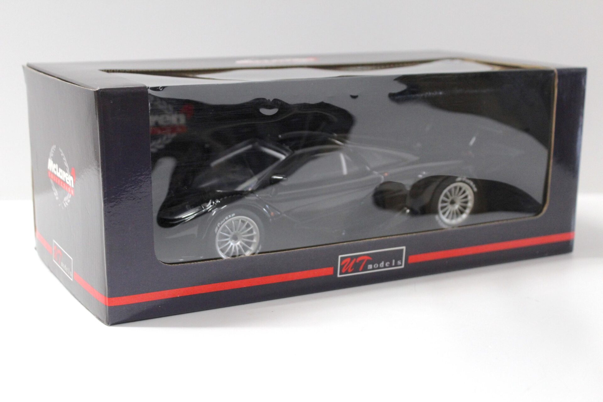 1:18 UT Models McLaren F1 GTR Road Car Longtail 1997 black