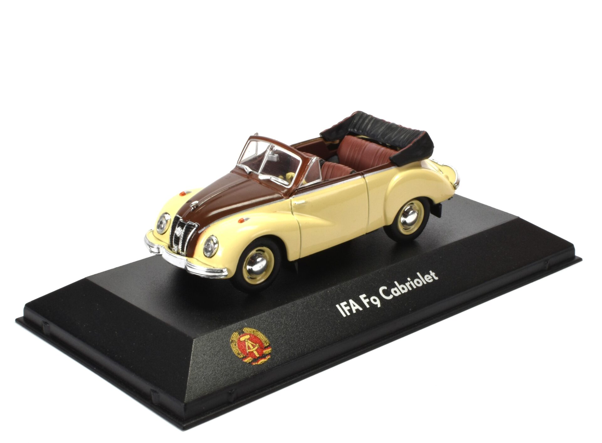 1:43 Atlas DDR Collection IFA F9 Cabriolet beige/ brown