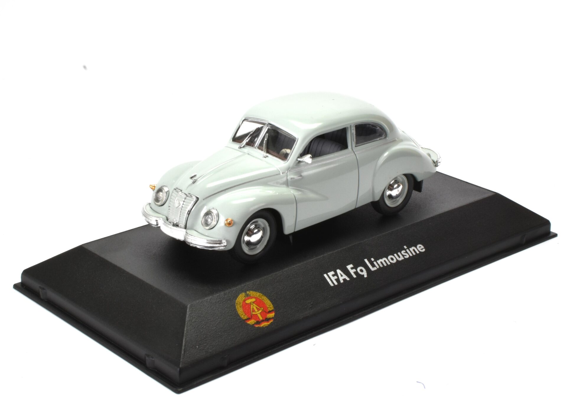 1:43 Atlas DDR Collection IFA F9 Limousine grey