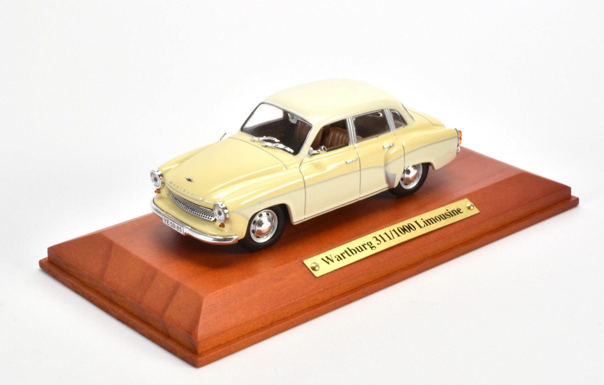1:43 Atlas DDR Collection Wartburg 311 - 1000 Limousine yellow *Wood Base*