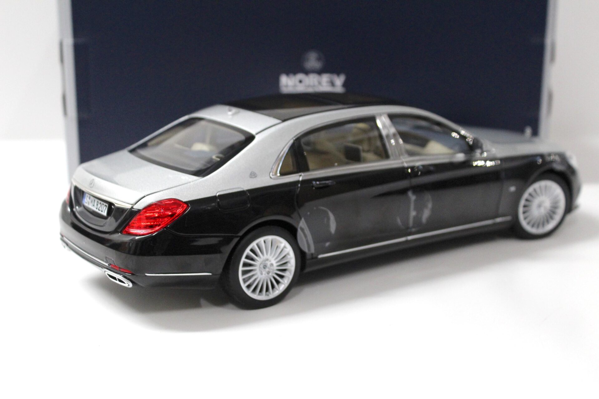 1:18 Norev Mercedes Maybach S650 Limousine 2018 black/ silver