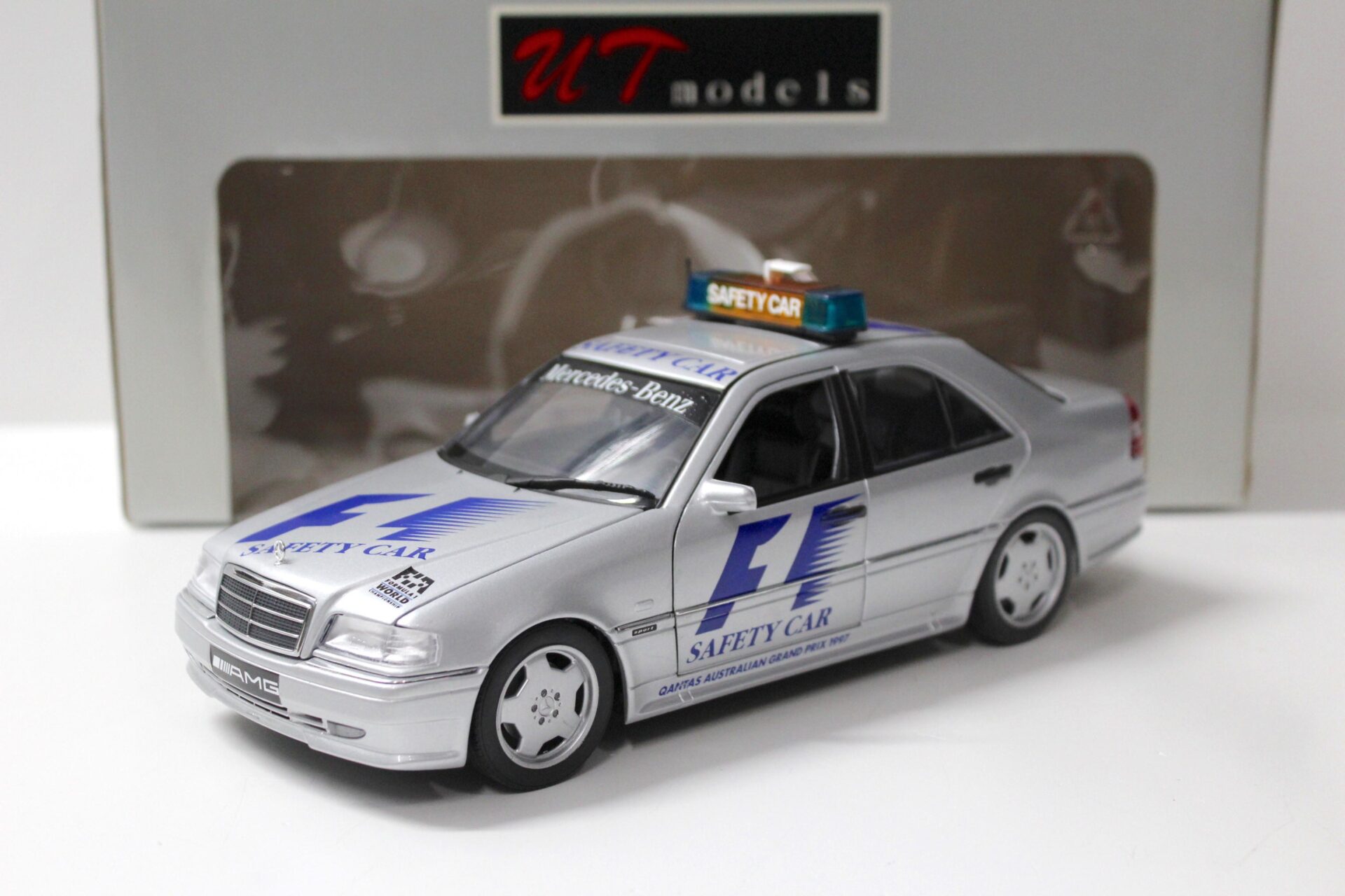 1:18 UT Models Mercedes C-Klasse C36 AMG Safety Car 1997 F1 silver