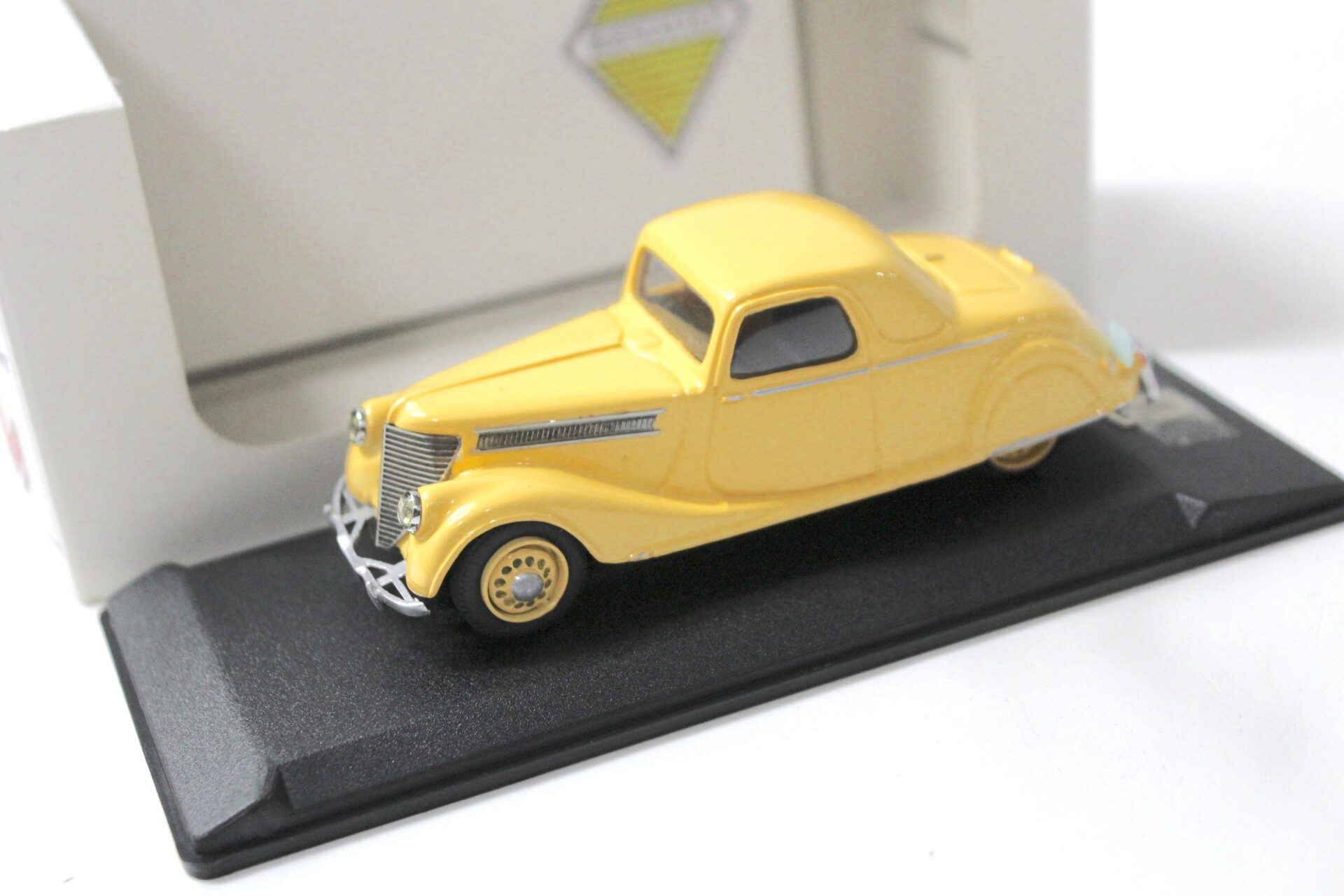 1:43 Miniroute Renault Viva GD Sport Coupe 1938 yellow