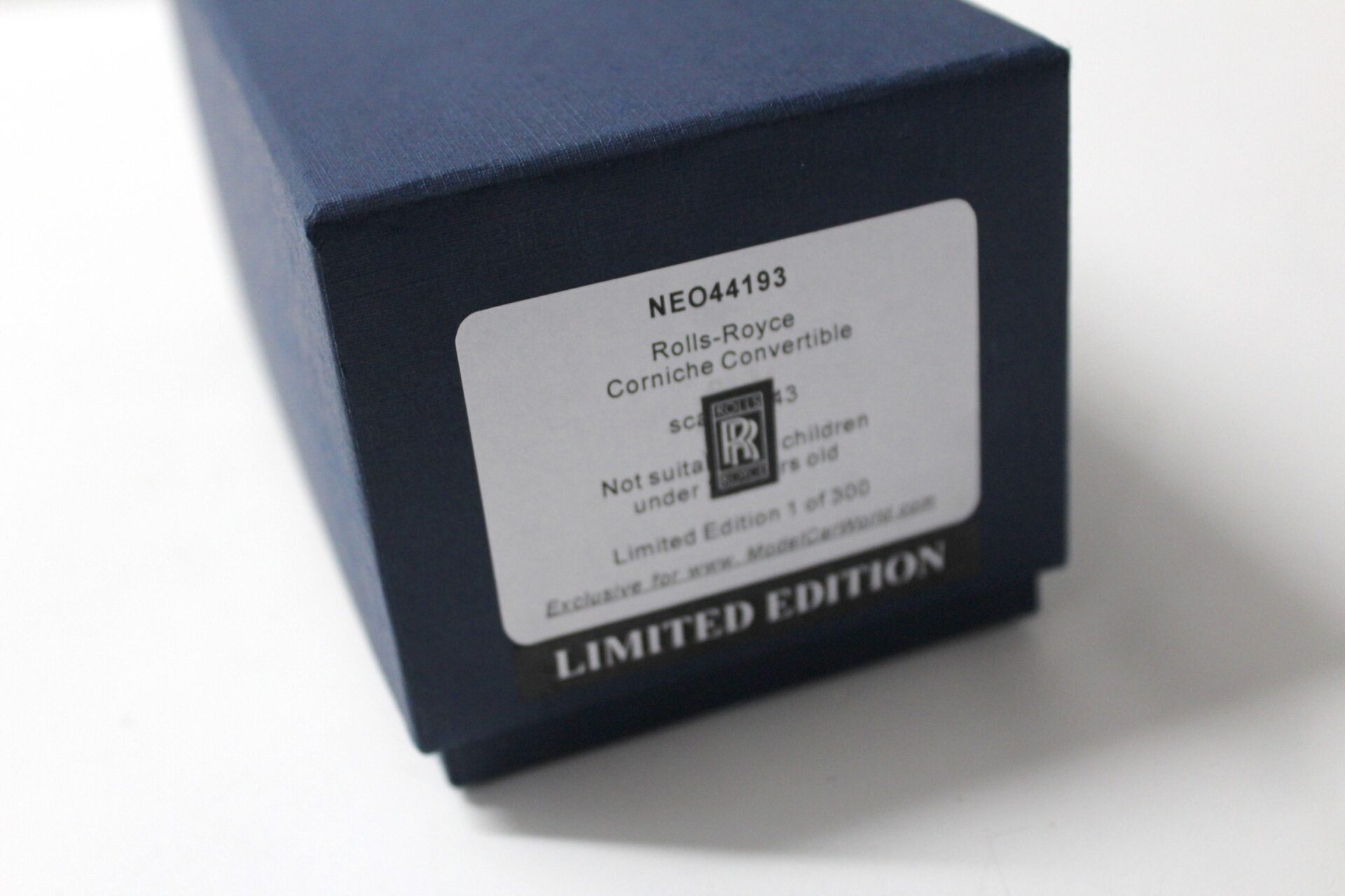 1:43 NEO Rolls Royce Corniche Convertible dark red