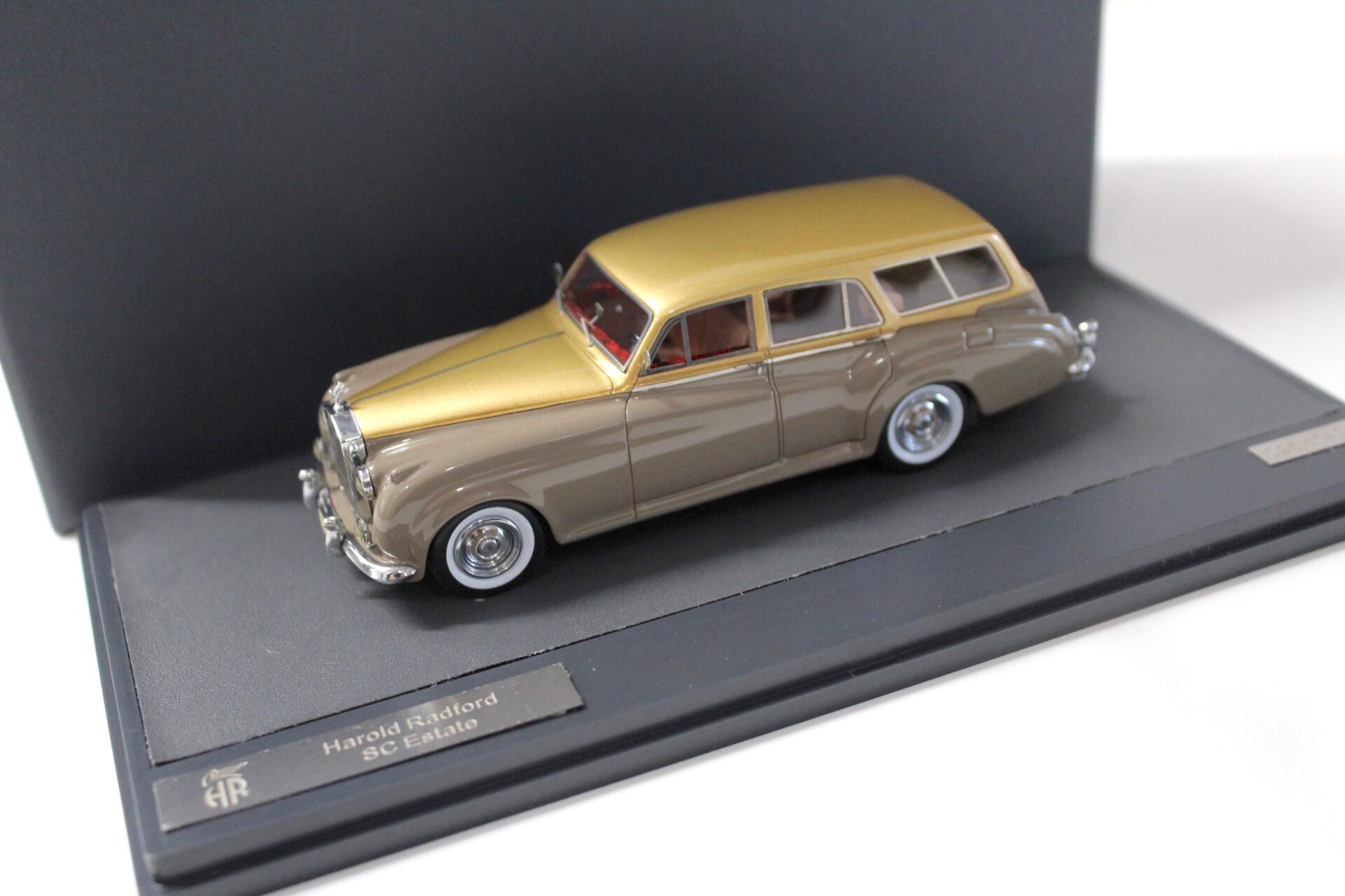 1:43 Matrix Rolls Royce SCII Harold Radford SC Estate Gold over taupe