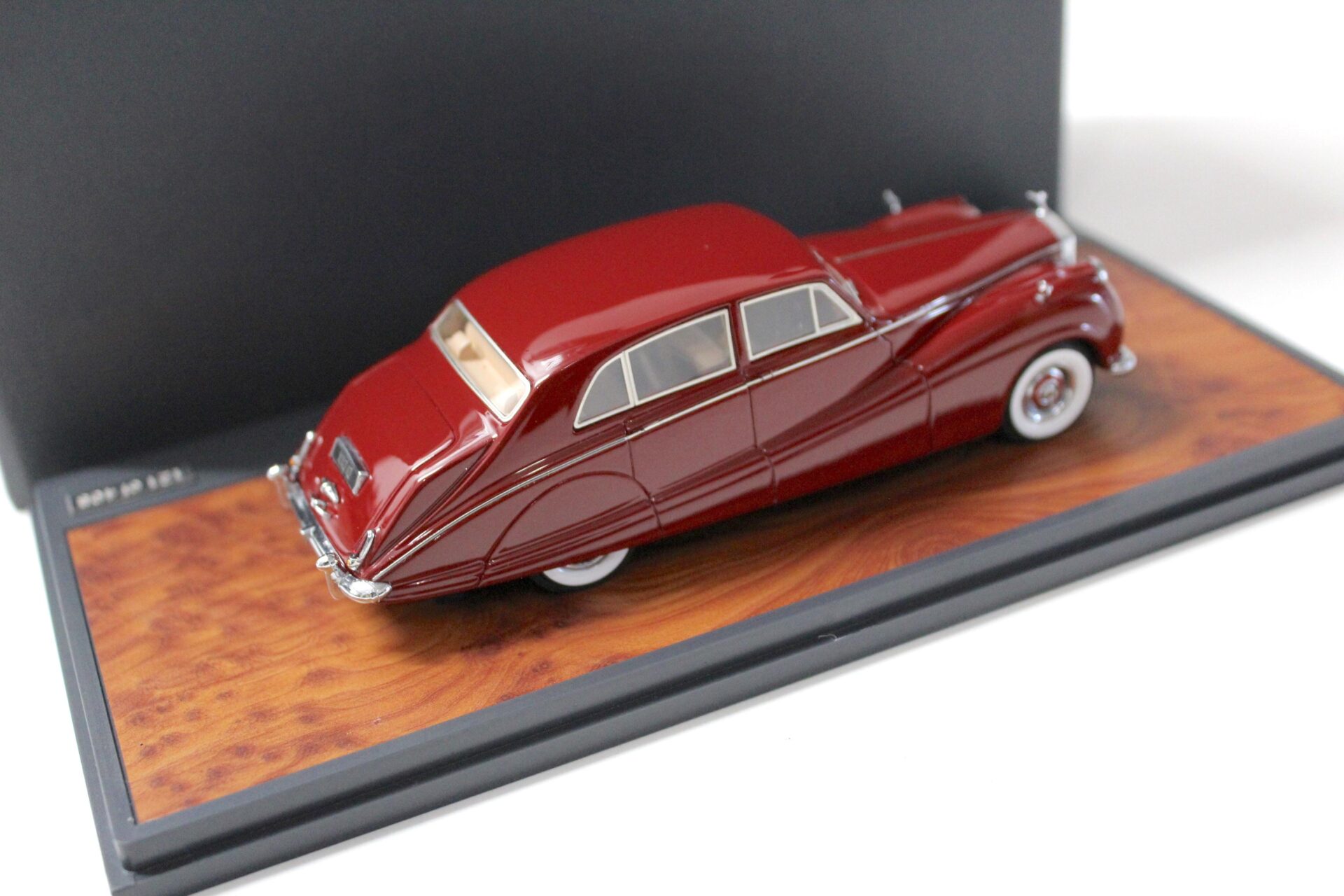 1:43 Matrix Rolls Royce Silver Wraith Freestone & Webb 4-Door Sedan red