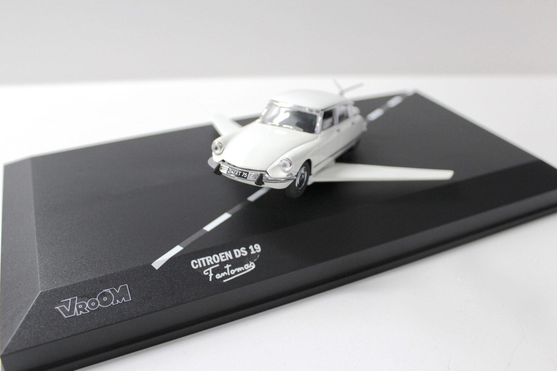 1:43 VROOM Built Citroen DS 19 Fantomas Car Movie car white