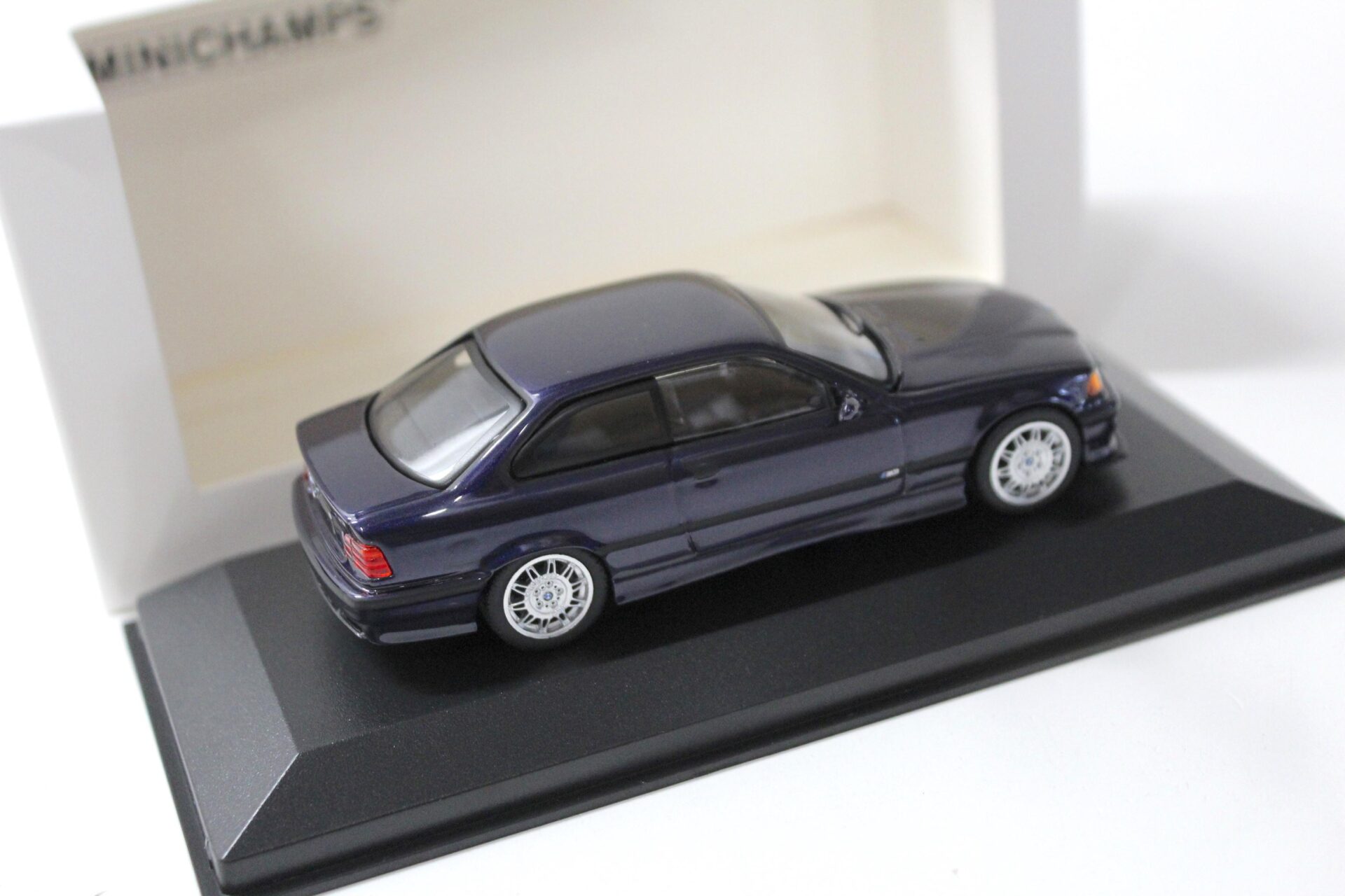 1:43 Minichamps BMW M3 E36 Coupe techno-violett purple 1992