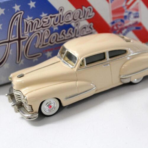 1:43 American Classics Cadillac Series 62 Sedanette 1947 beige