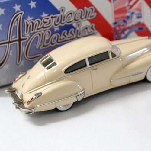 1:43 American Classics Cadillac Series 62 Sedanette 1947 beige