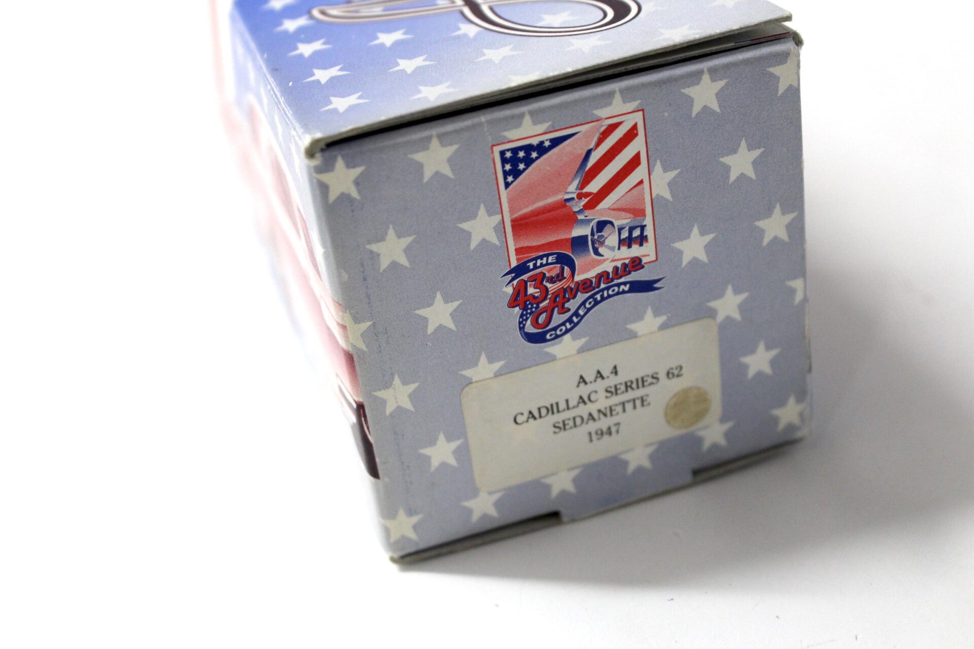 1:43 American Classics Cadillac Series 62 Sedanette 1947 beige