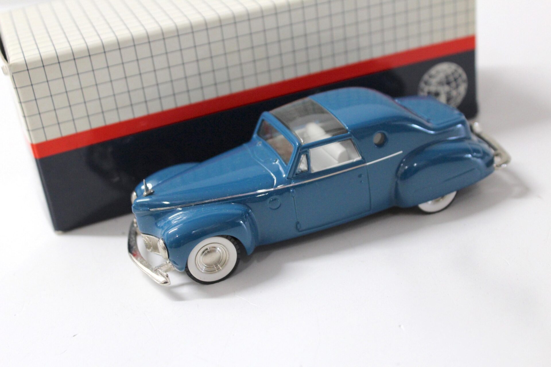 1:43 AMR Century Lincoln Continental 1946 Raymond Loewy blue