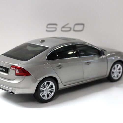 1:18 Motor City Classics Volvo S60 Sedan Seashell 2015 - Image 3