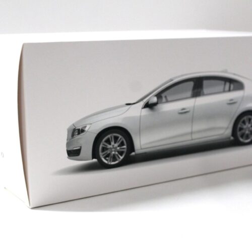 1:18 Motor City Classics Volvo S60 Sedan Seashell 2015 - Image 4