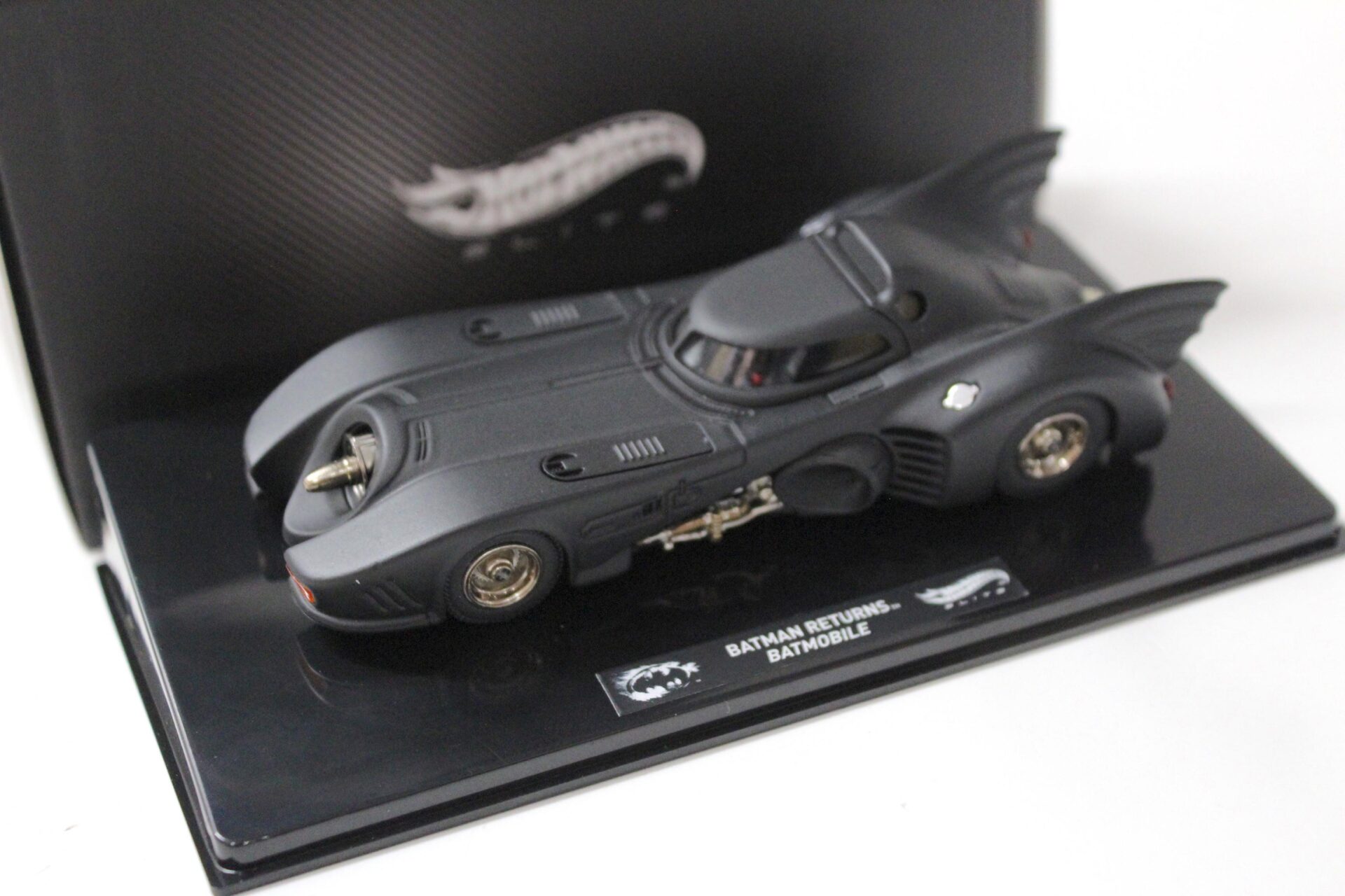 1:43 Hot Wheels Elite 1989 Batmobile BATMAN Returns black