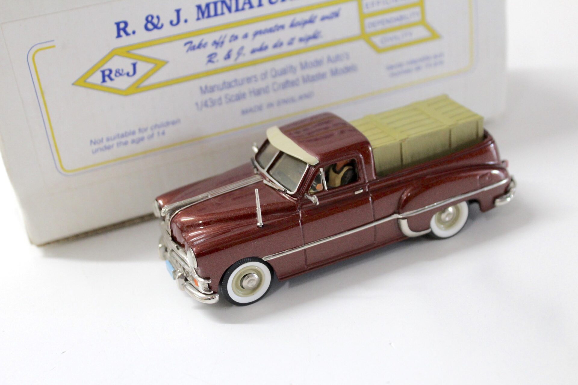 1:43 R&J Miniatures 1949 Pontiac PICK UP Truck dark red with driver and charge