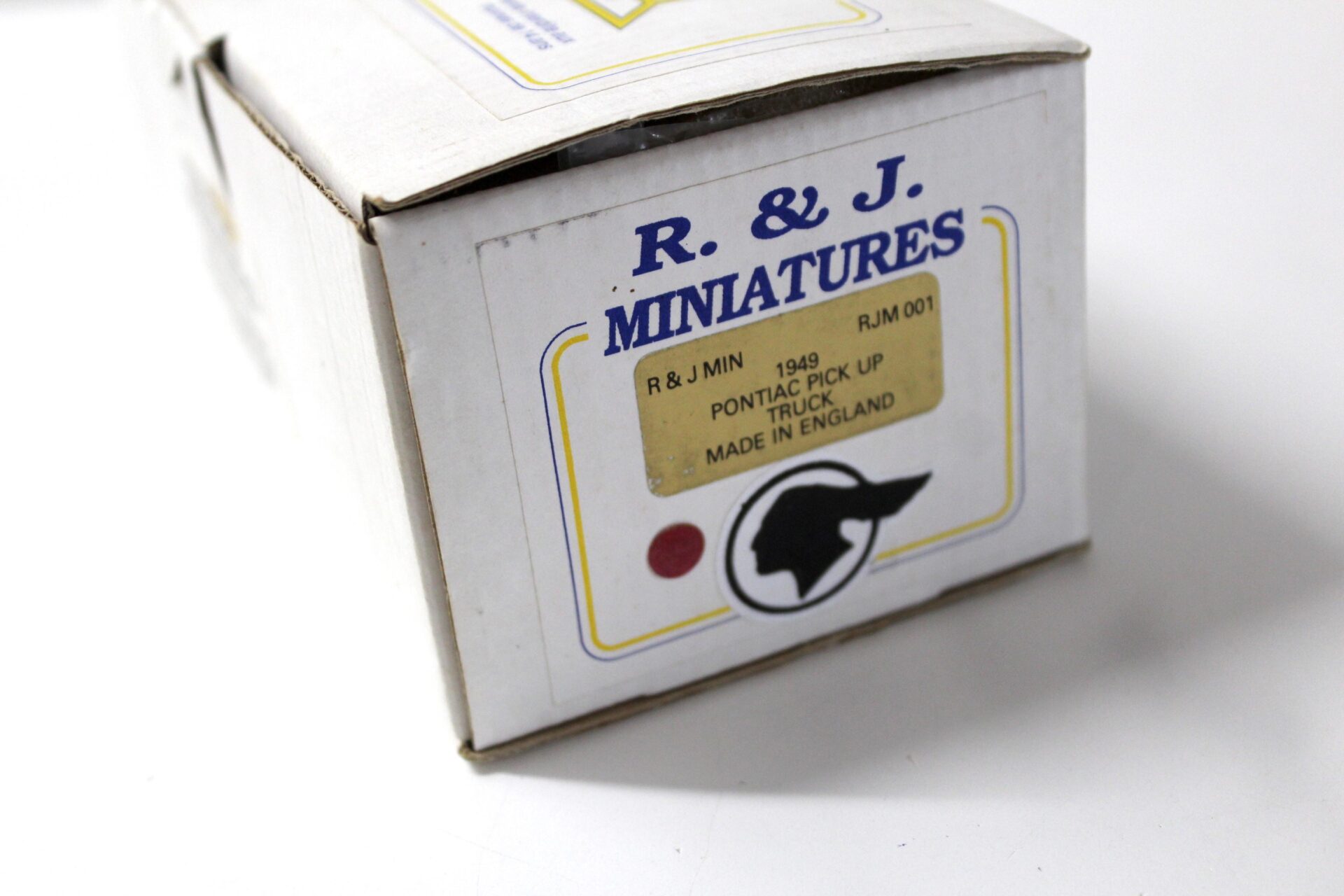 1:43 R&J Miniatures 1949 Pontiac PICK UP Truck dark red with driver and charge