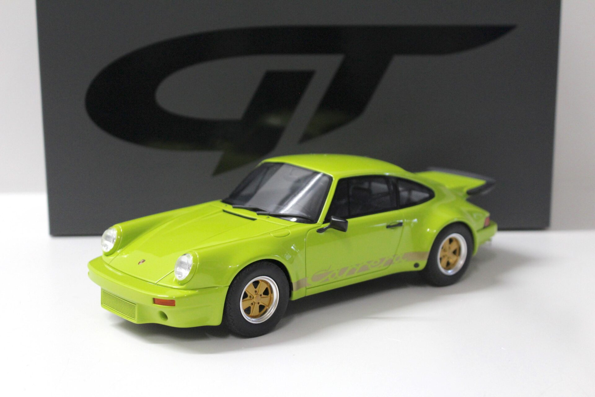 1:18 GT Spirit GT822 Porsche 911 3.0 RS Coupe light green 1974