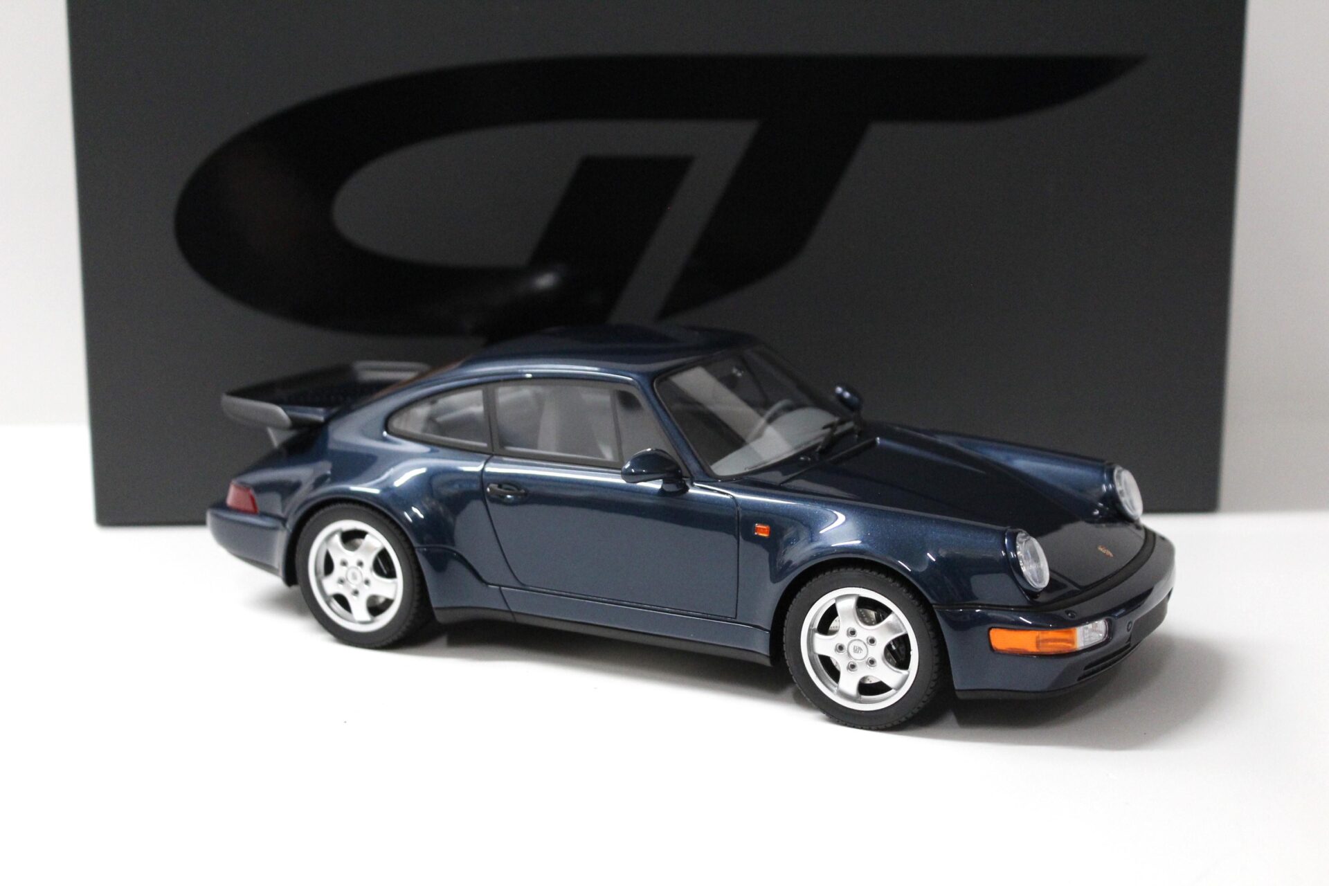 1:18 GT Spirit GT315 Porsche 911 (964) Turbo 3.3 Coupe amazon green 1991