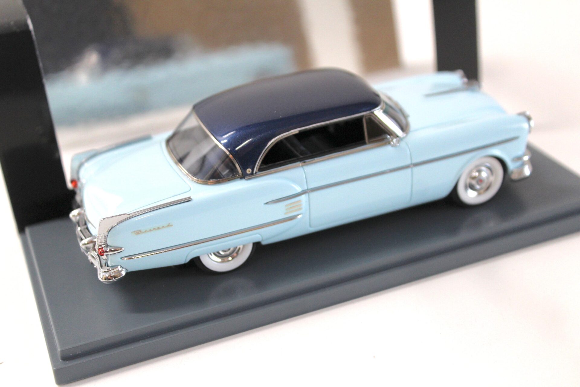 1:43 NEO Packard Pacific Hardtop Coupe light blue/ blue