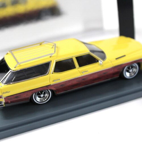 1:43 NEO Buick Le Sabre 4-Door Station Wagon yellow/ wood panels