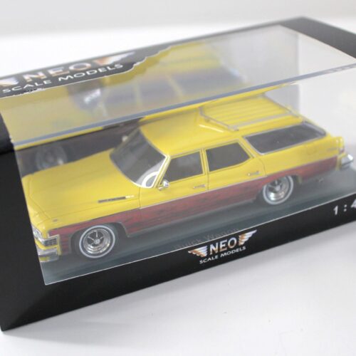1:43 NEO Buick Le Sabre 4-Door Station Wagon yellow/ wood panels