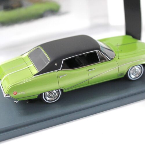 1:43 NEO Buick Skylark Sedan metallic green/ black roof