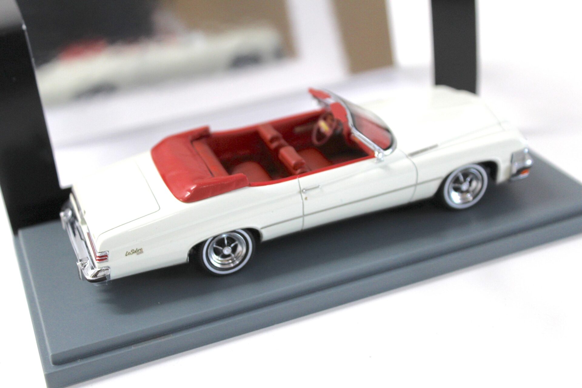 1:43 NEO Buick Le Sabre Convertible 1974 white
