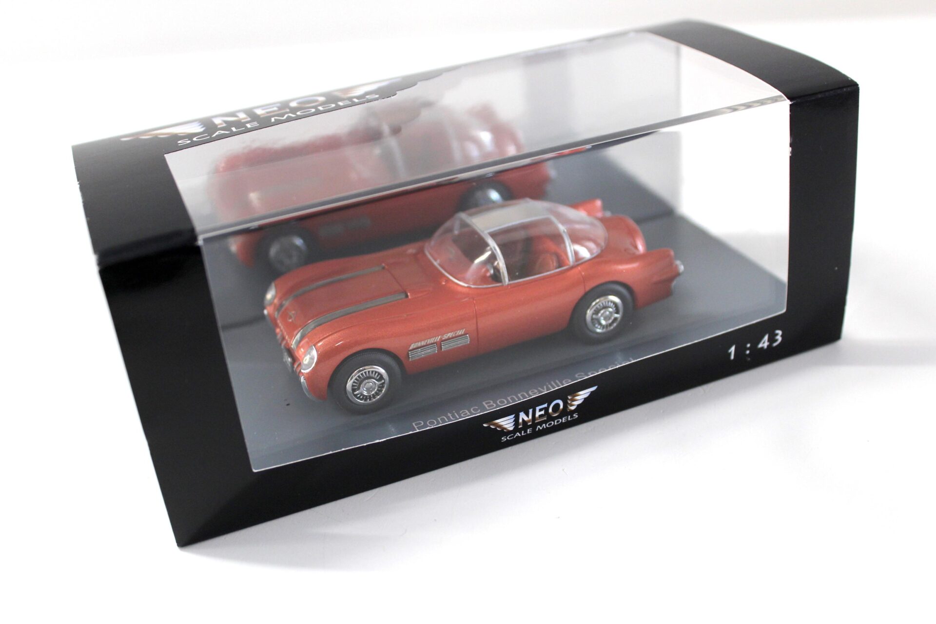 1:43 NEO Pontiac Bonneville Special Dreamcar 1954 bronze metallic