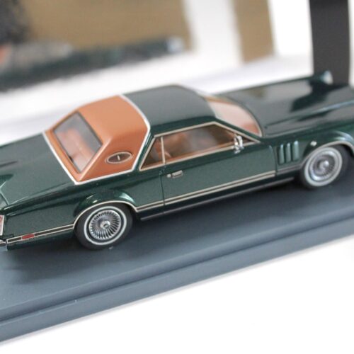 1:43 NEO Lincoln Continental Mark V green metallic/ brown