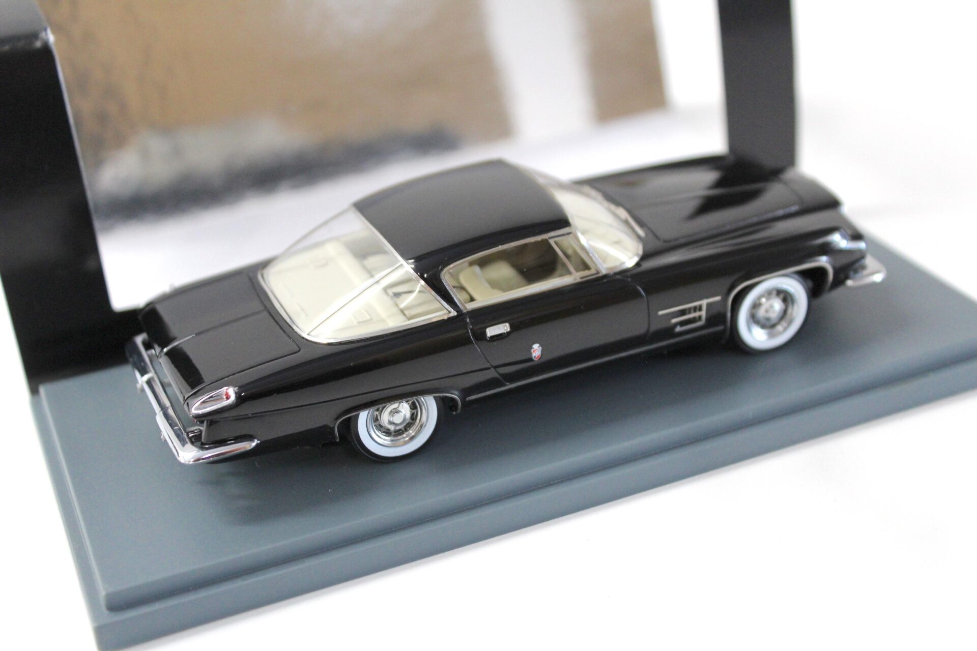 1:43 NEO Chrysler Dual Ghia L6.4 Coupe black