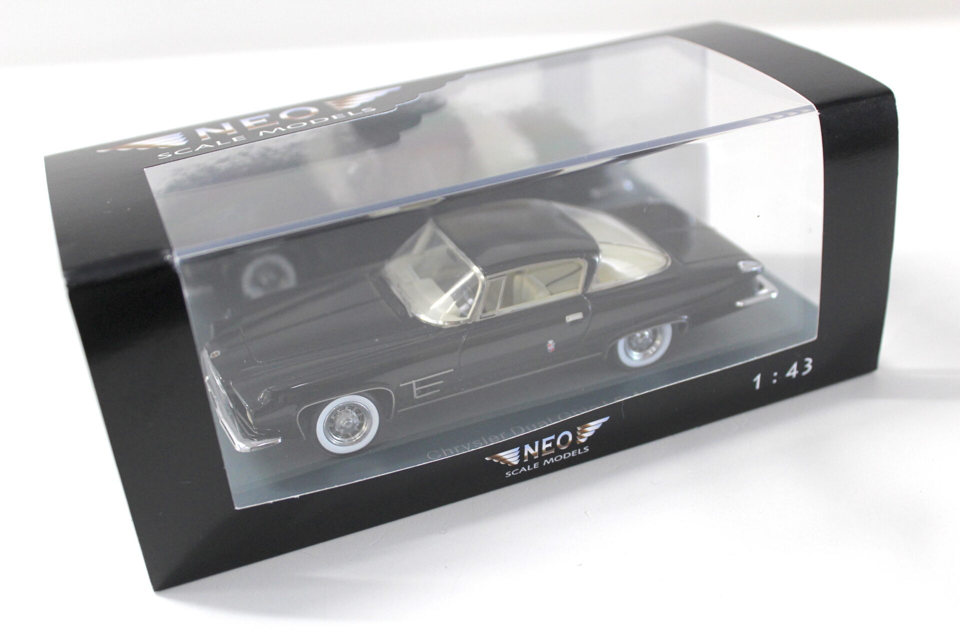 1:43 NEO Chrysler Dual Ghia L6.4 Coupe black