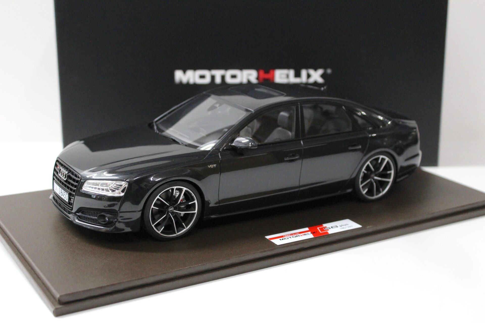1:18 MOTORHELIX Audi A8 S8 Plus D4 Limousine 2018 mythos black 