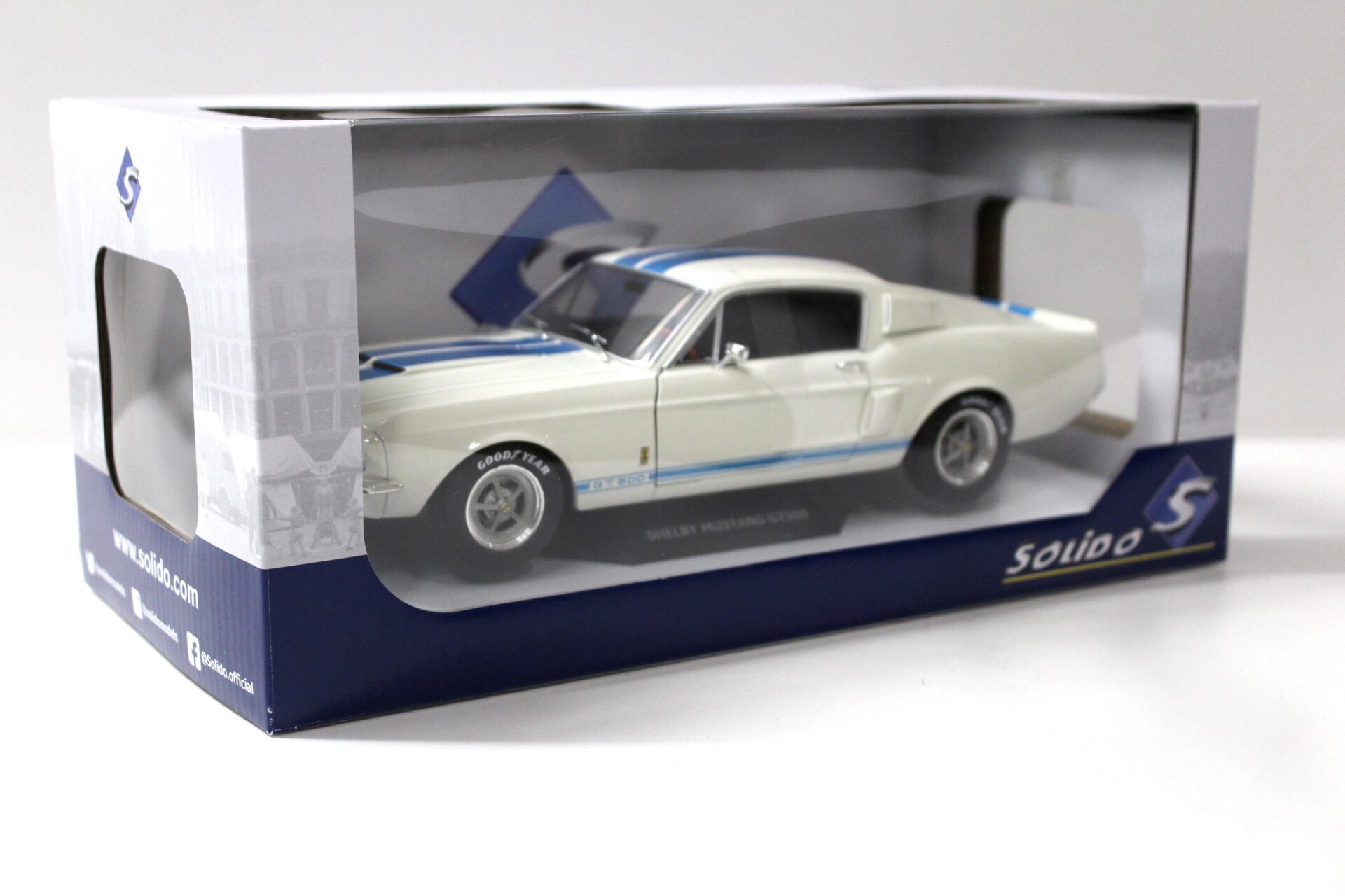 1:18 Solido 1967 Ford Mustang Shelby GT500 Coupe white/ blue stripes
