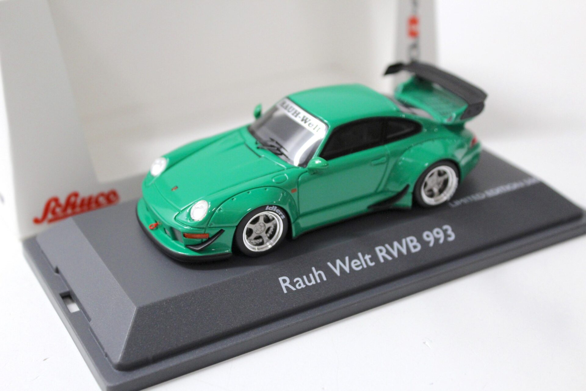 ID 53562 orig.jpg 1:43 Schuco Porsche 911 (993) RAUH-Welt RWB 993 green
