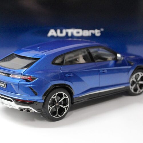 1:18 AUTOart Lamborghini Urus 2018 Blu Eleos/ metallic blue - Image 3