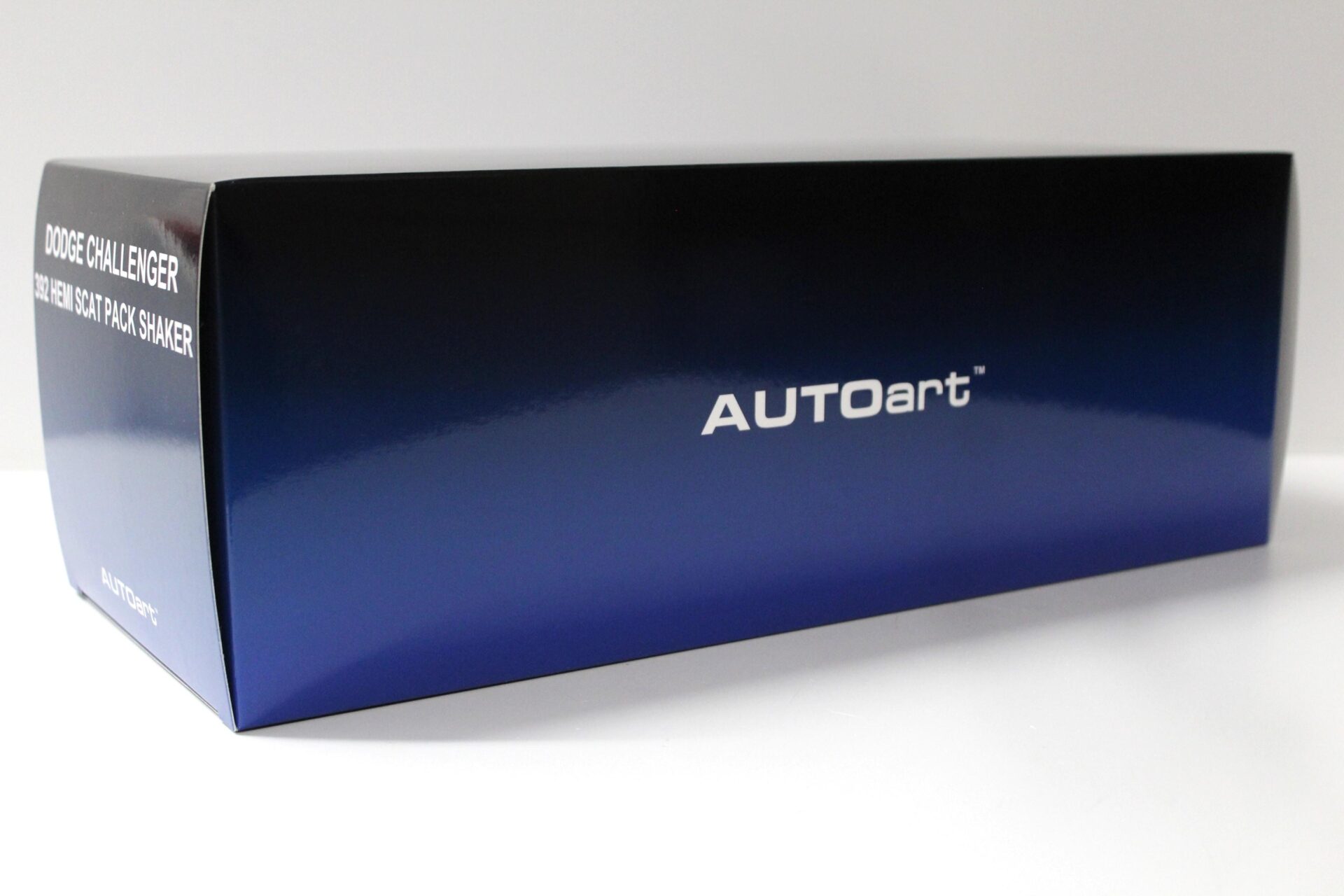 1:18 AUTOart Dodge Challenger 392 Hemi Scat Pack Shaker Torred red