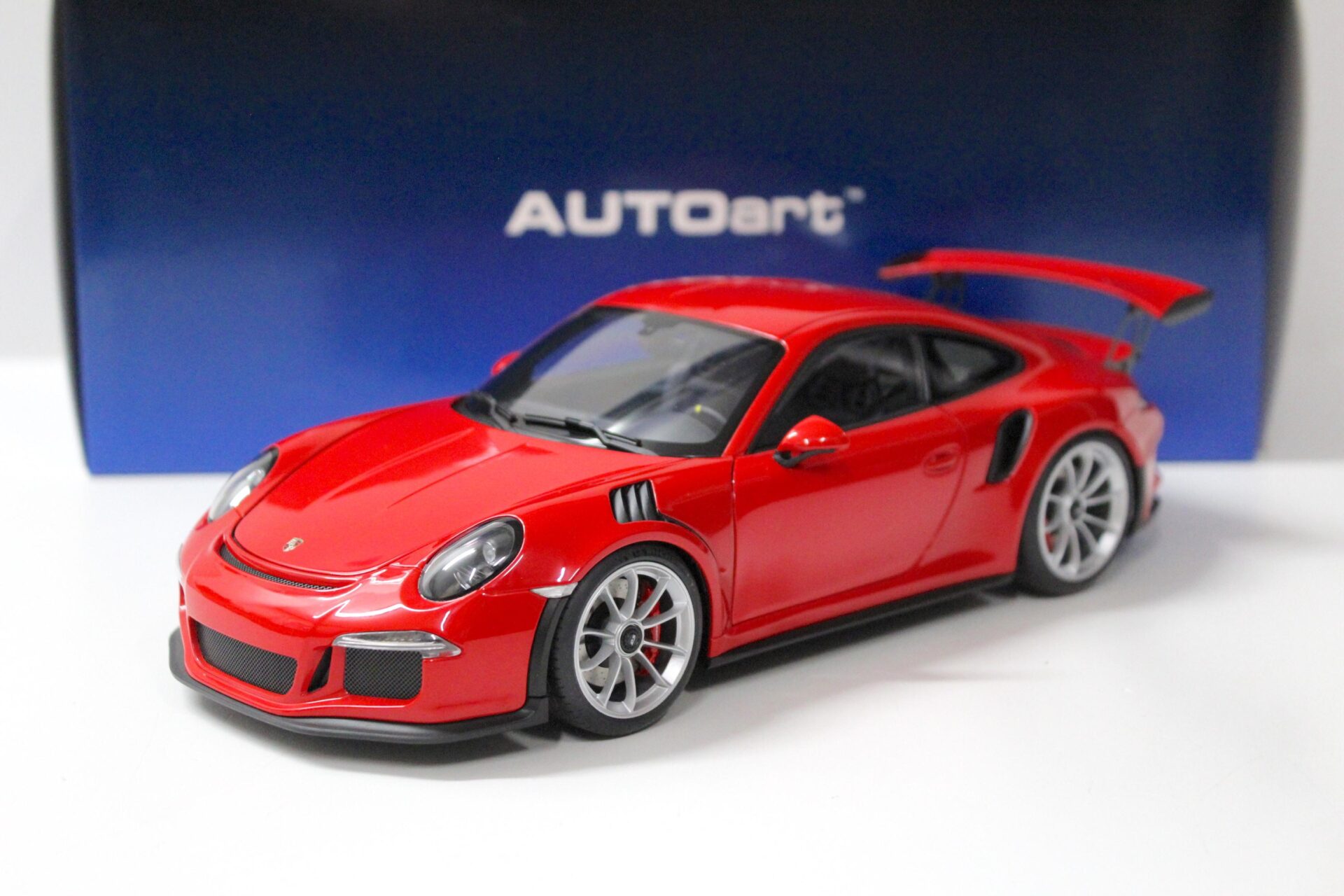 1:18 AUTOart Porsche 911 (991) GT3 RS Guards red/ silver wheel 2016